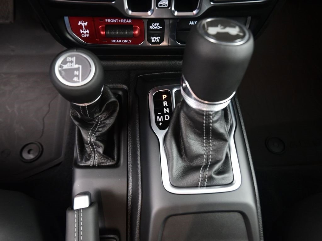 New 2025 Jeep Wrangler Unlimited Rubicon w/ Technology Group image 32