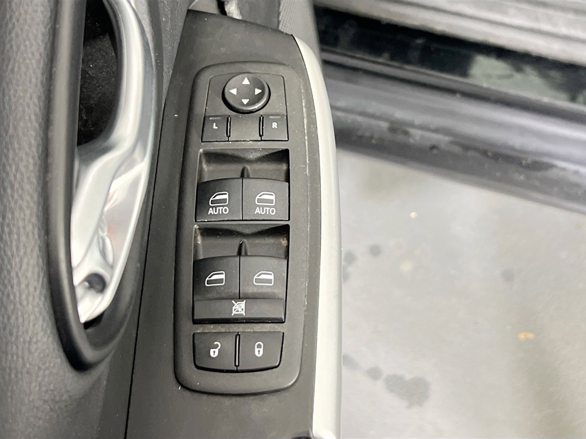 Used 2022 Jeep Cherokee Latitude w/ Sun & Sound Group image 17