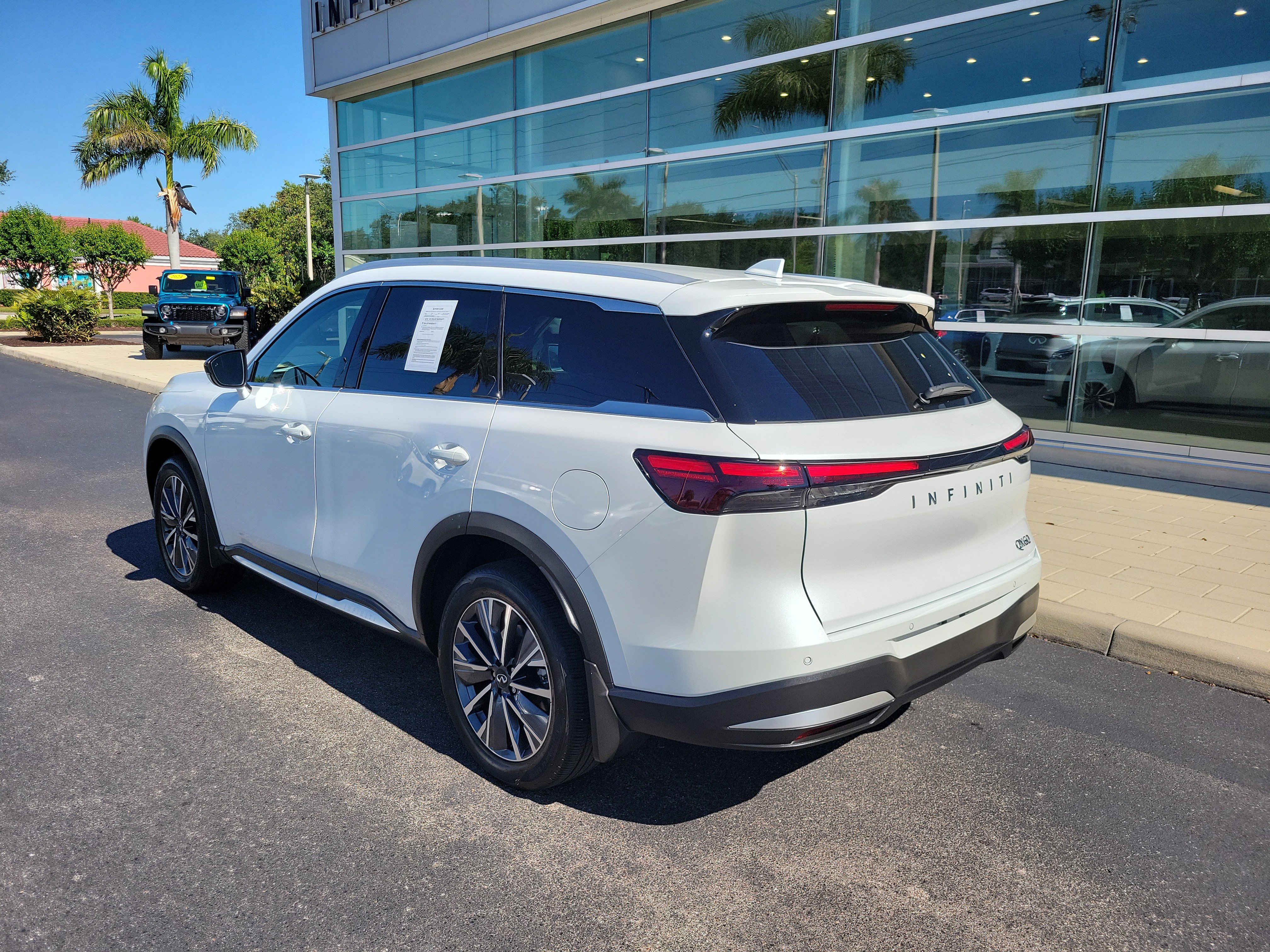 Certified 2026 INFINITI QX60 Luxe w/ Cargo Package FWD image 6