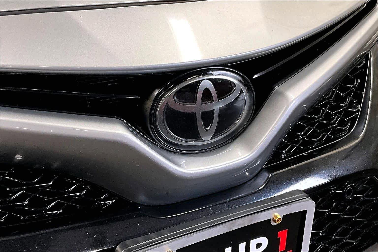 Used 2018 Toyota Camry XSE FWD image 29