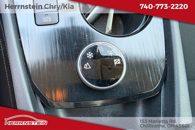Used 2024 Nissan Rogue S AWD/4WD image 20