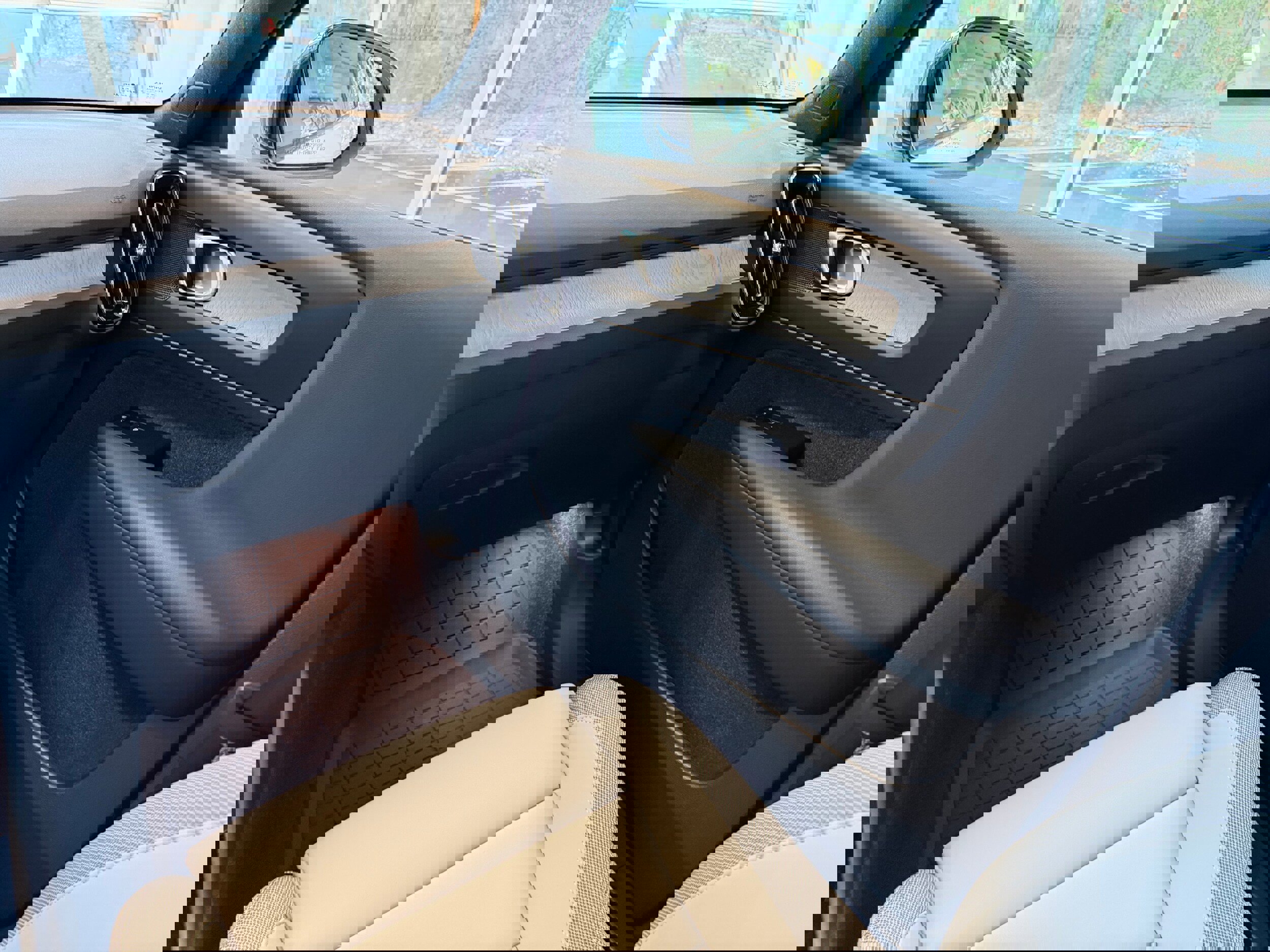 New 2026 Volvo EX40 Plus w/ Climate Package image 25