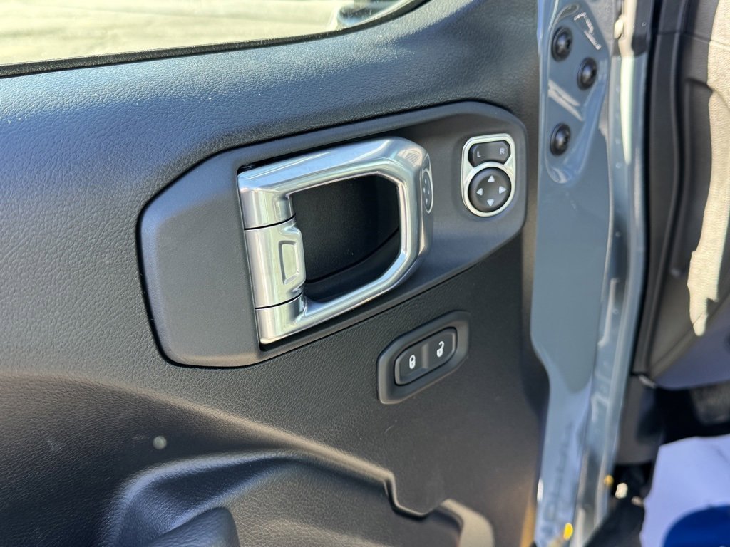 New 2025 Jeep Gladiator Sport image 16