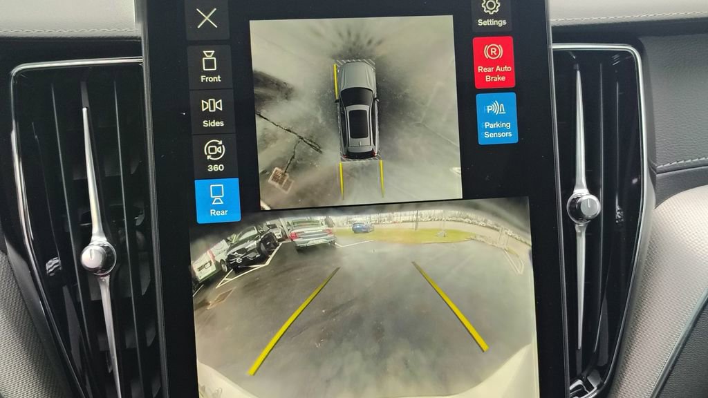 New 2026 Volvo XC60 B5 Ultra w/ Climate Package image 22