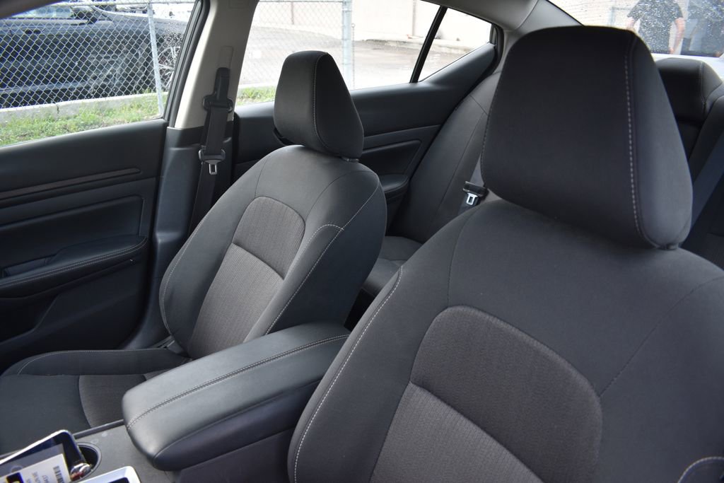 Used 2025 Nissan Altima 2.5 SV image 10