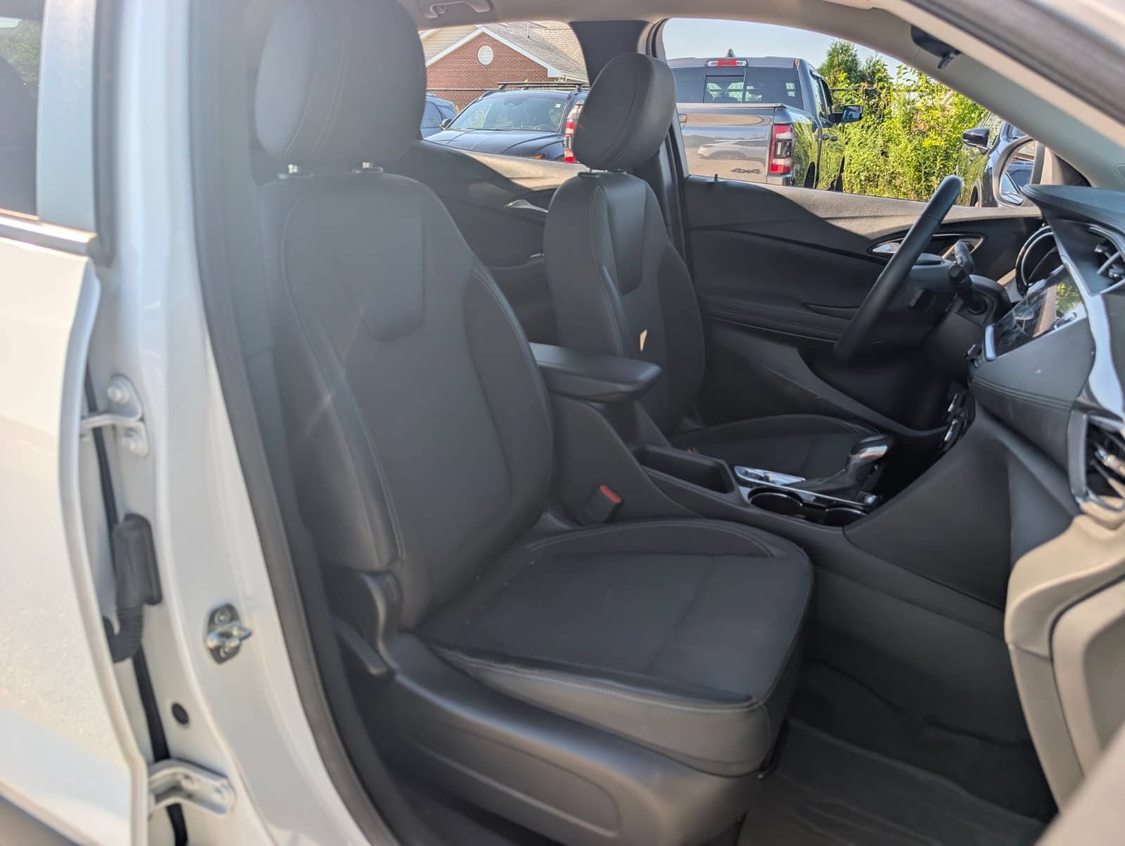 Used 2022 Buick Encore GX Preferred w/ Cold Weather Comfort Package AWD/4WD image 28