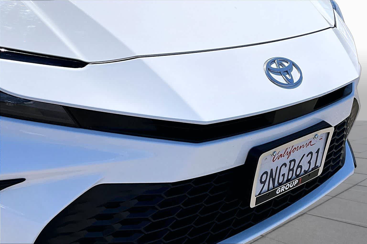 Used 2025 Toyota Camry SE FWD image 29