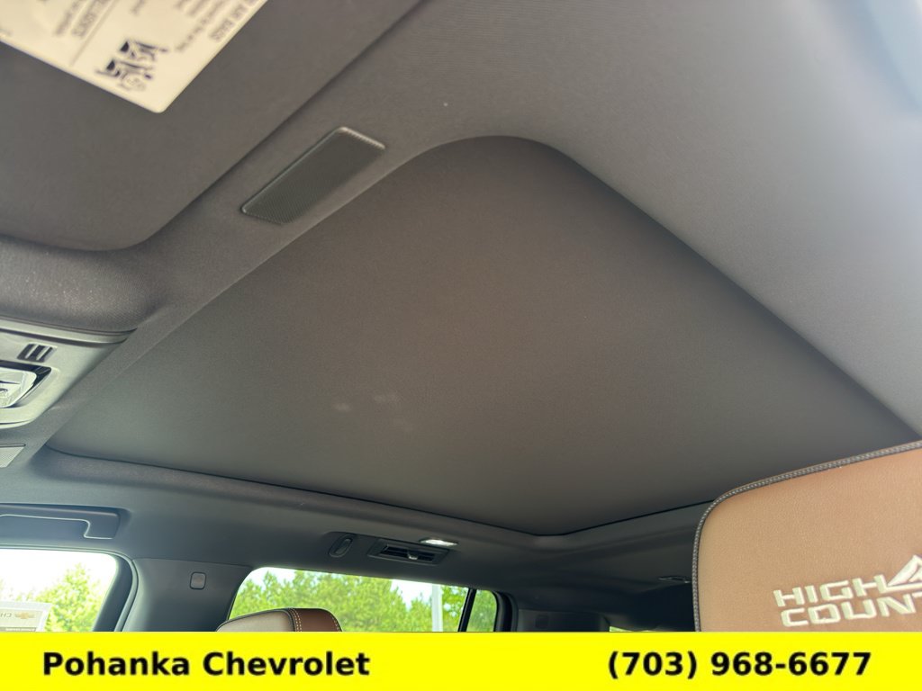 New 2026 Chevrolet Suburban High Country AWD/4WD image 20