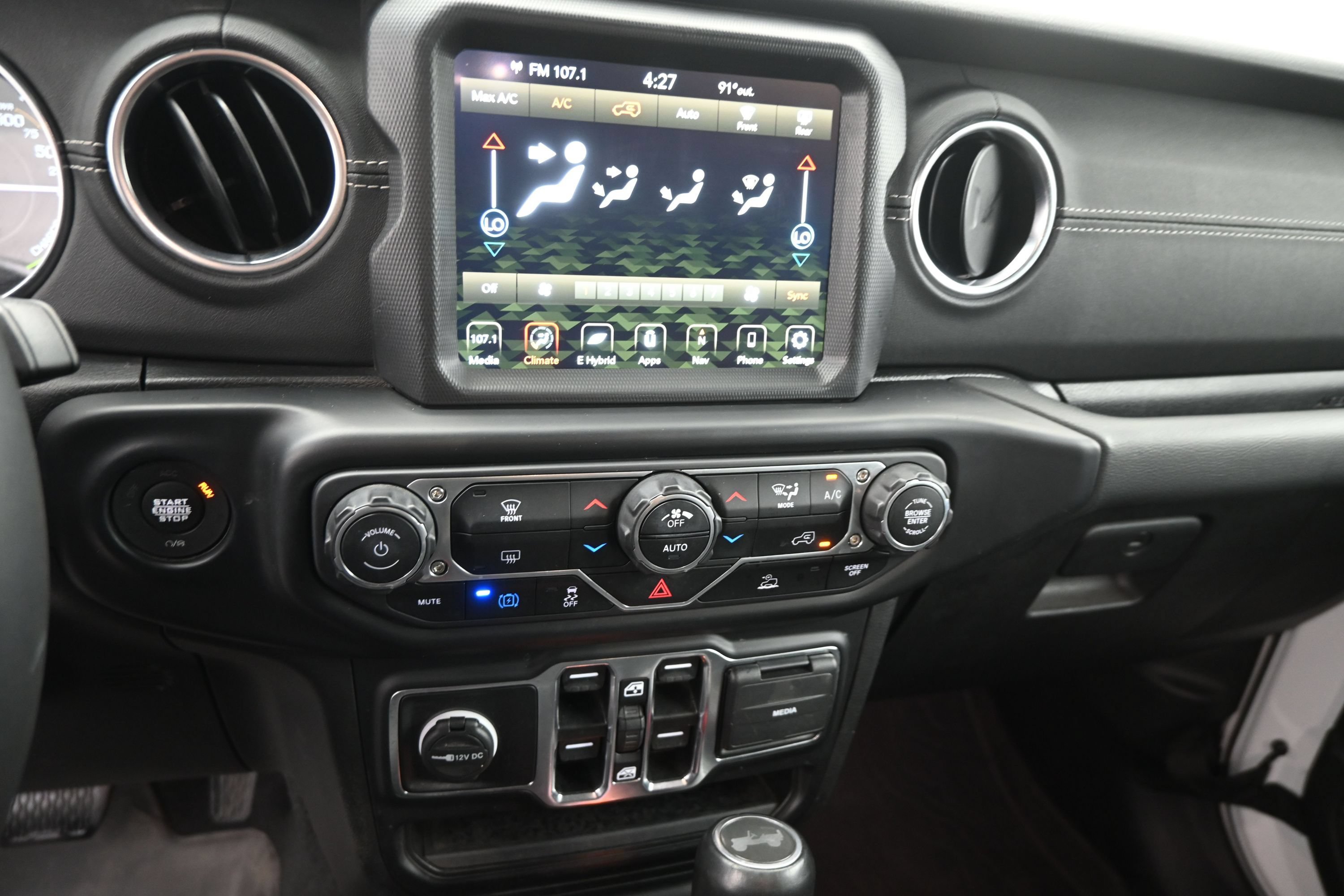 Used 2022 Jeep Wrangler Unlimited Sahara AWD/4WD image 20