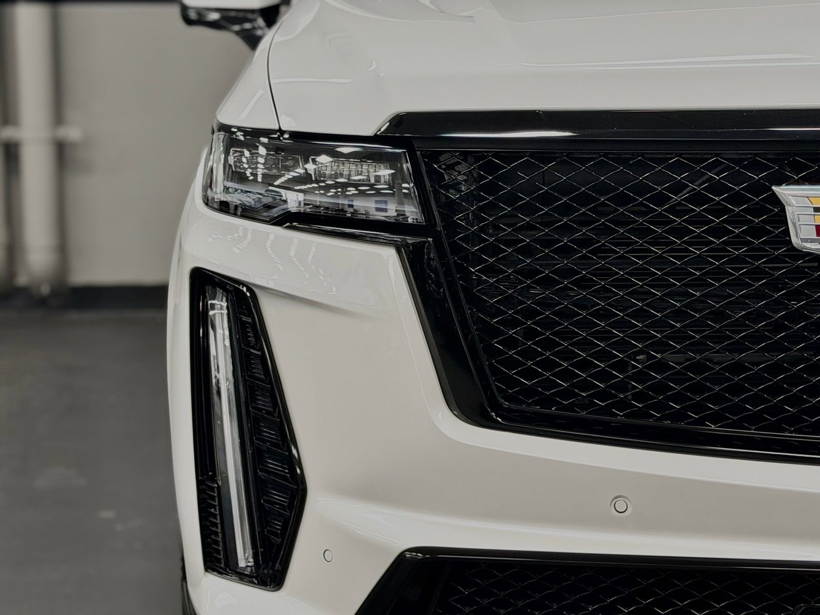 Used 2023 Cadillac Escalade ESV V image 9