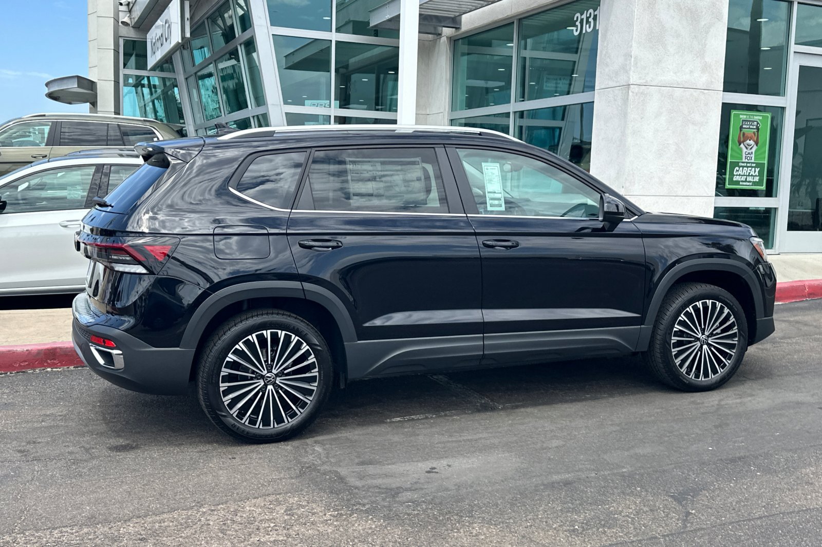 New 2026 Volkswagen Taos SE FWD image 4
