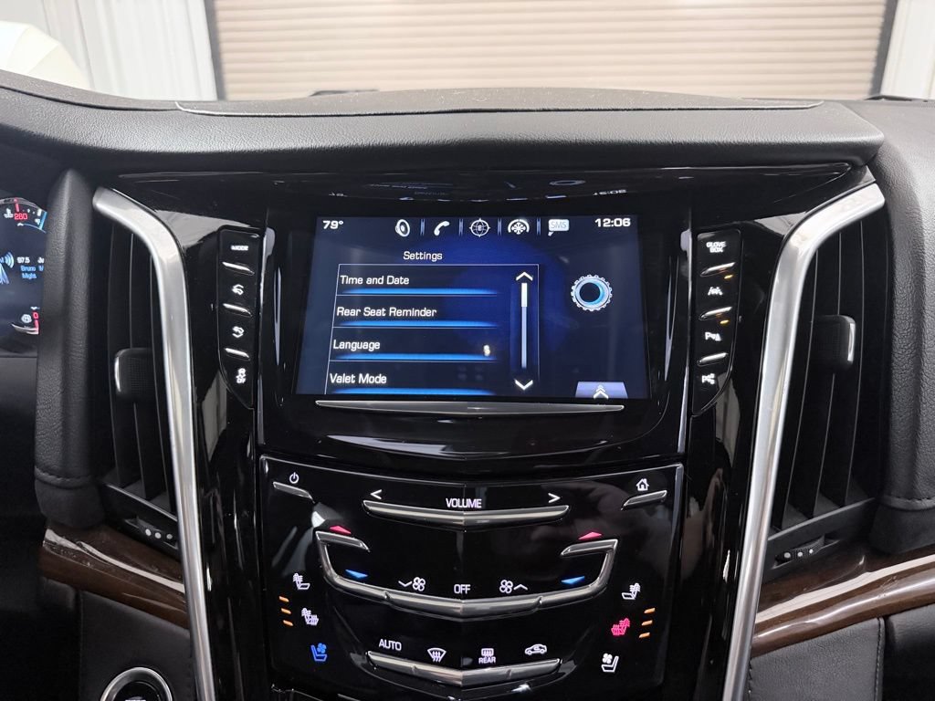 Used 2020 Cadillac Escalade Luxury w/ LPO, Radiant Package AWD/4WD image 21