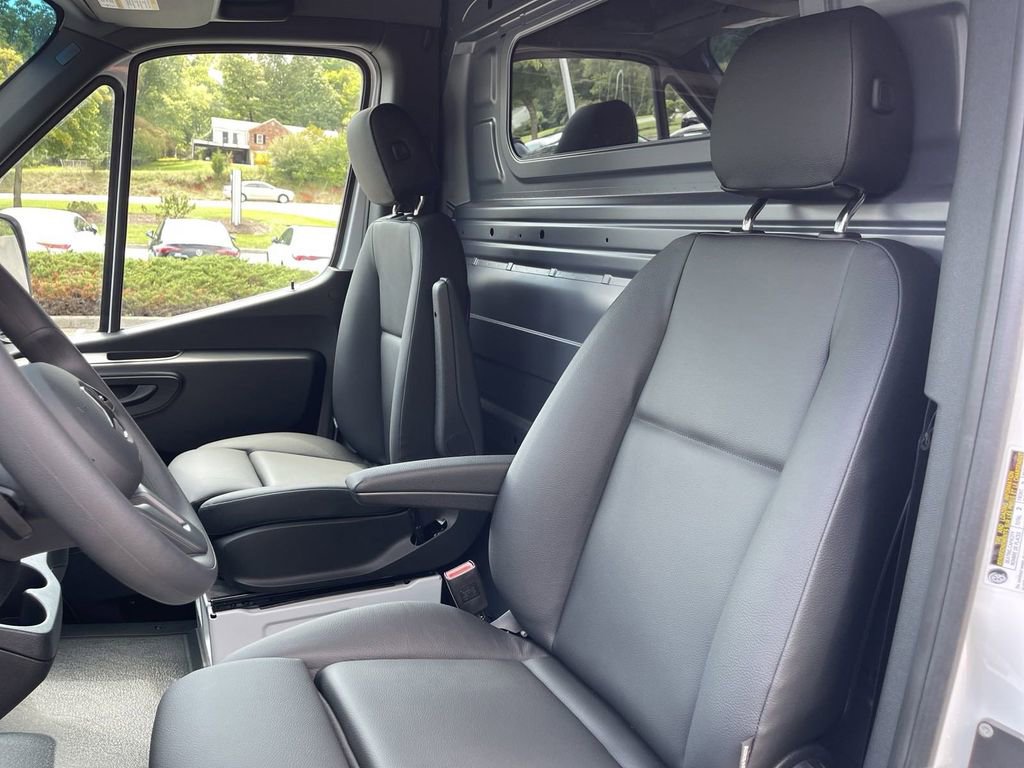 Used 2024 Mercedes-Benz Sprinter 2500 image 7