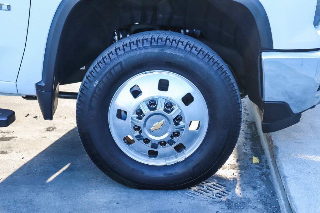 Used 2025 Chevrolet Silverado 3500 LT w/ Safety Package AWD/4WD image 11