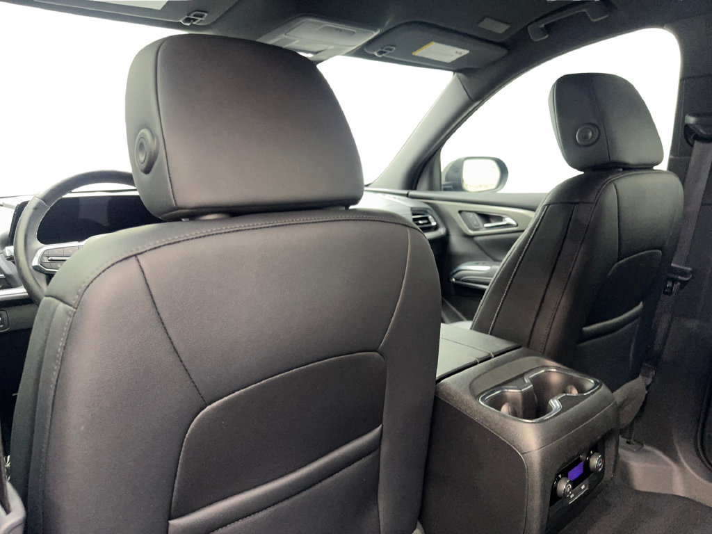 Used 2026 Chevrolet Traverse LT FWD image 37