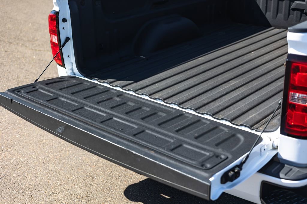 Used 2018 Chevrolet Silverado 1500 Custom w/ Custom Value Package AWD/4WD image 11