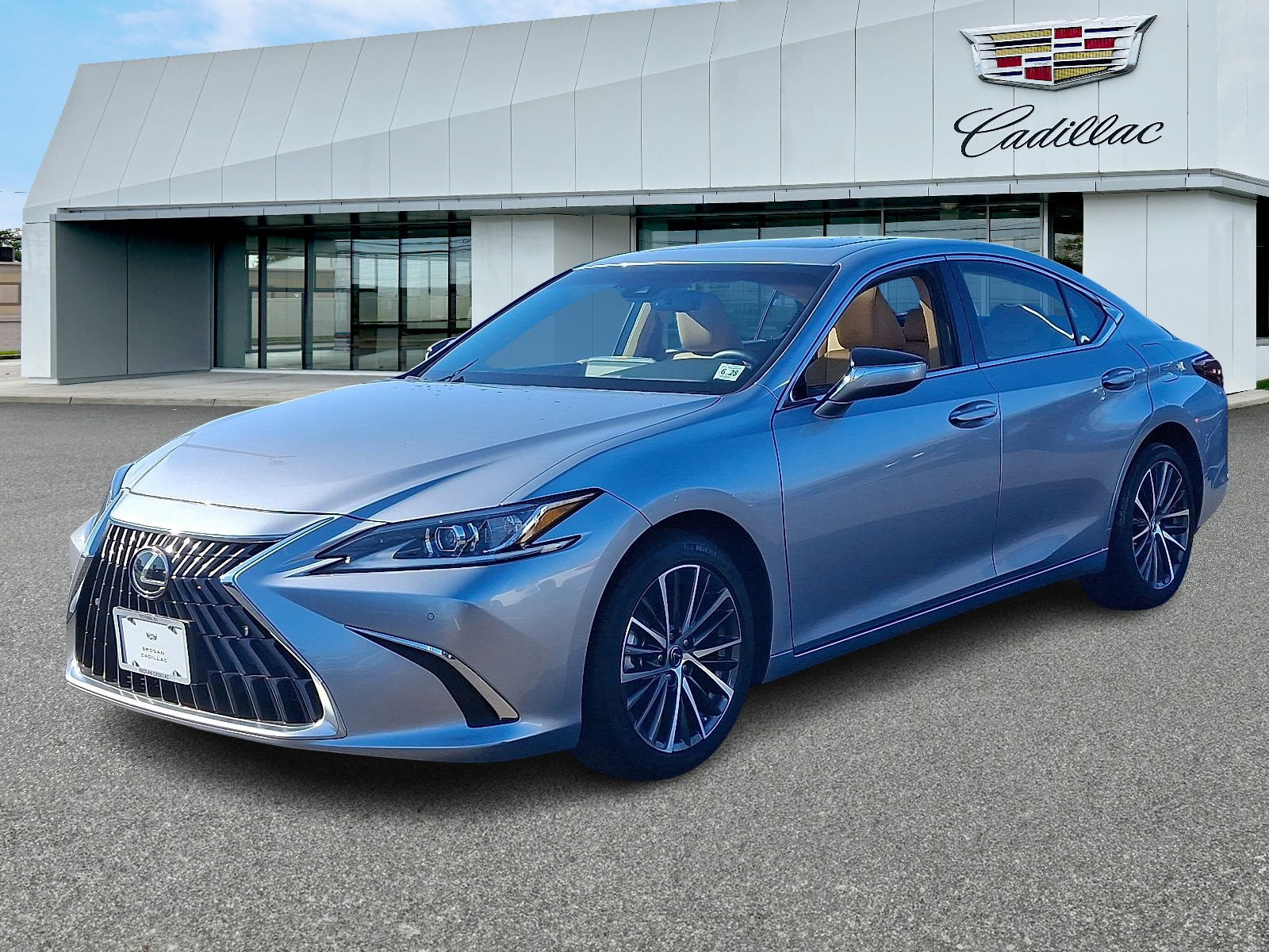 Used 2023 Lexus ES 250 w/ Premium Package image 3