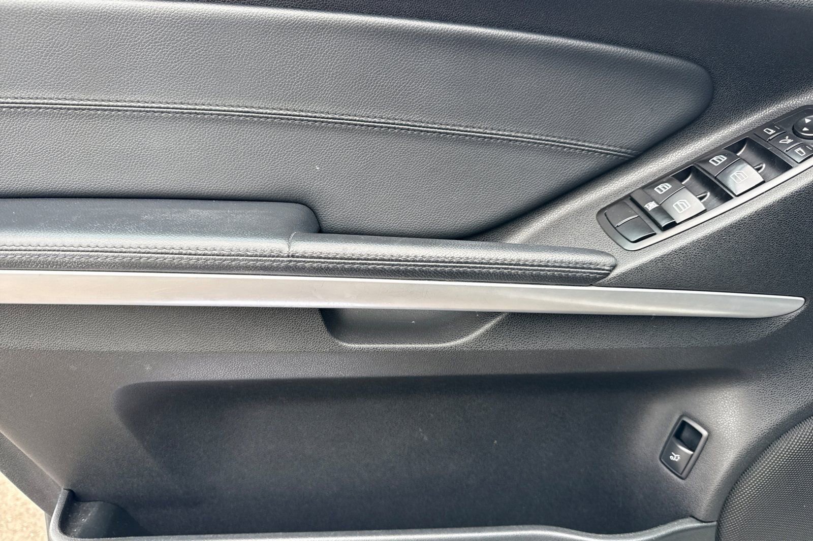 Used 2010 Mercedes-Benz ML 550 4MATIC image 8