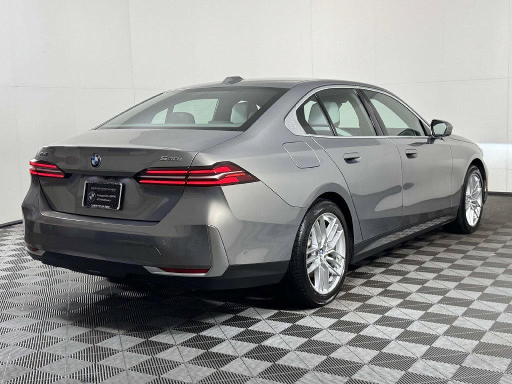 Used 2024 BMW 530i xDrive w/ Premium Package AWD/4WD image 10