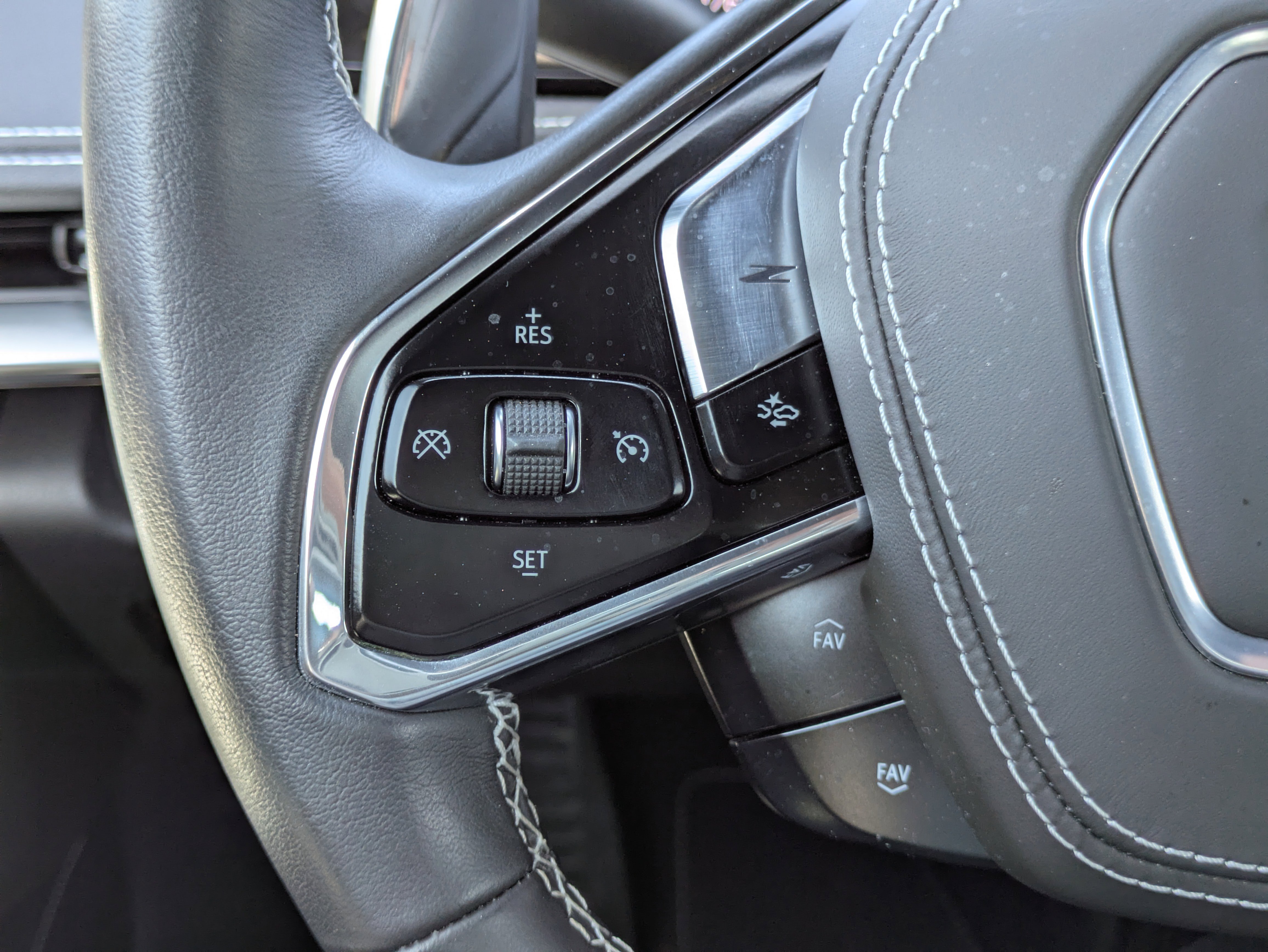 Used 2025 Chevrolet Corvette Stingray Coupe w/ 1LT RWD image 13