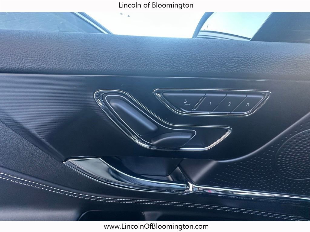 New 2025 Lincoln Corsair AWD w/ Equipment Group 101A image 18