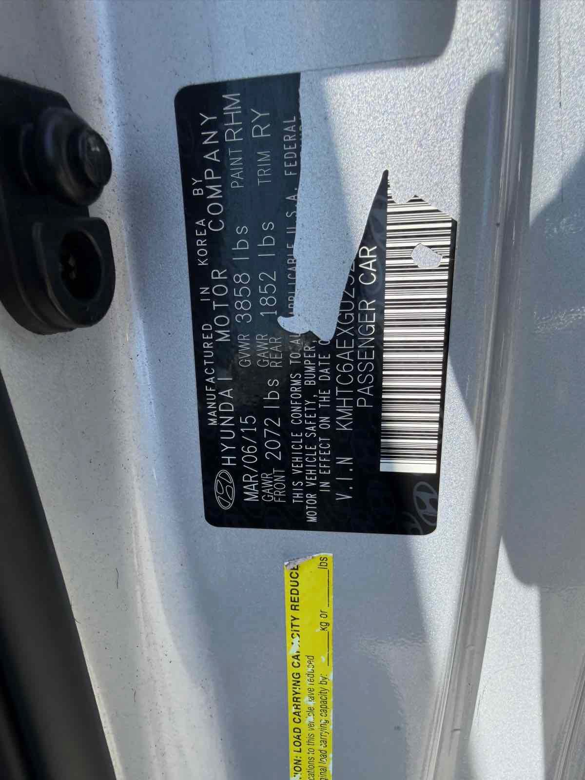 Used 2016 Hyundai Veloster Turbo FWD image 18