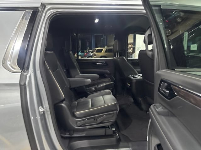 Used 2025 Chevrolet Suburban Premier AWD/4WD image 38