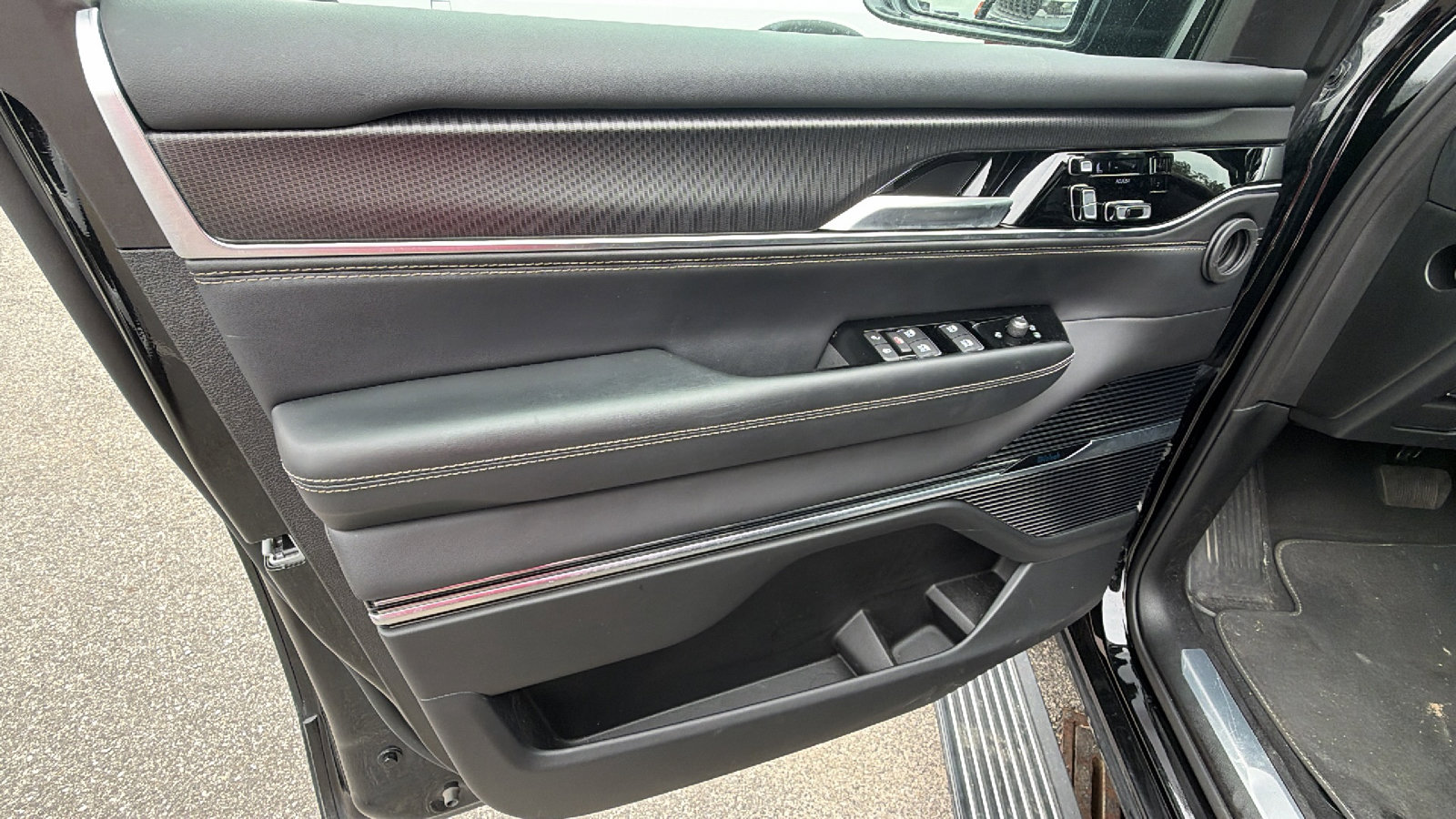 Used 2025 Jeep Grand Wagoneer Series II Obsidian w/ Quick Order Packagew 28T AWD/4WD image 14