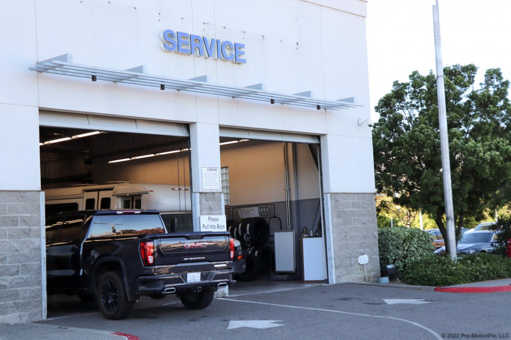 Used 2024 Chevrolet Suburban LT image 42