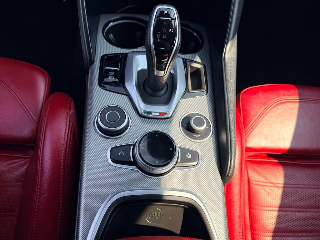 Used 2022 Alfa Romeo Giulia Veloce RWD image 14