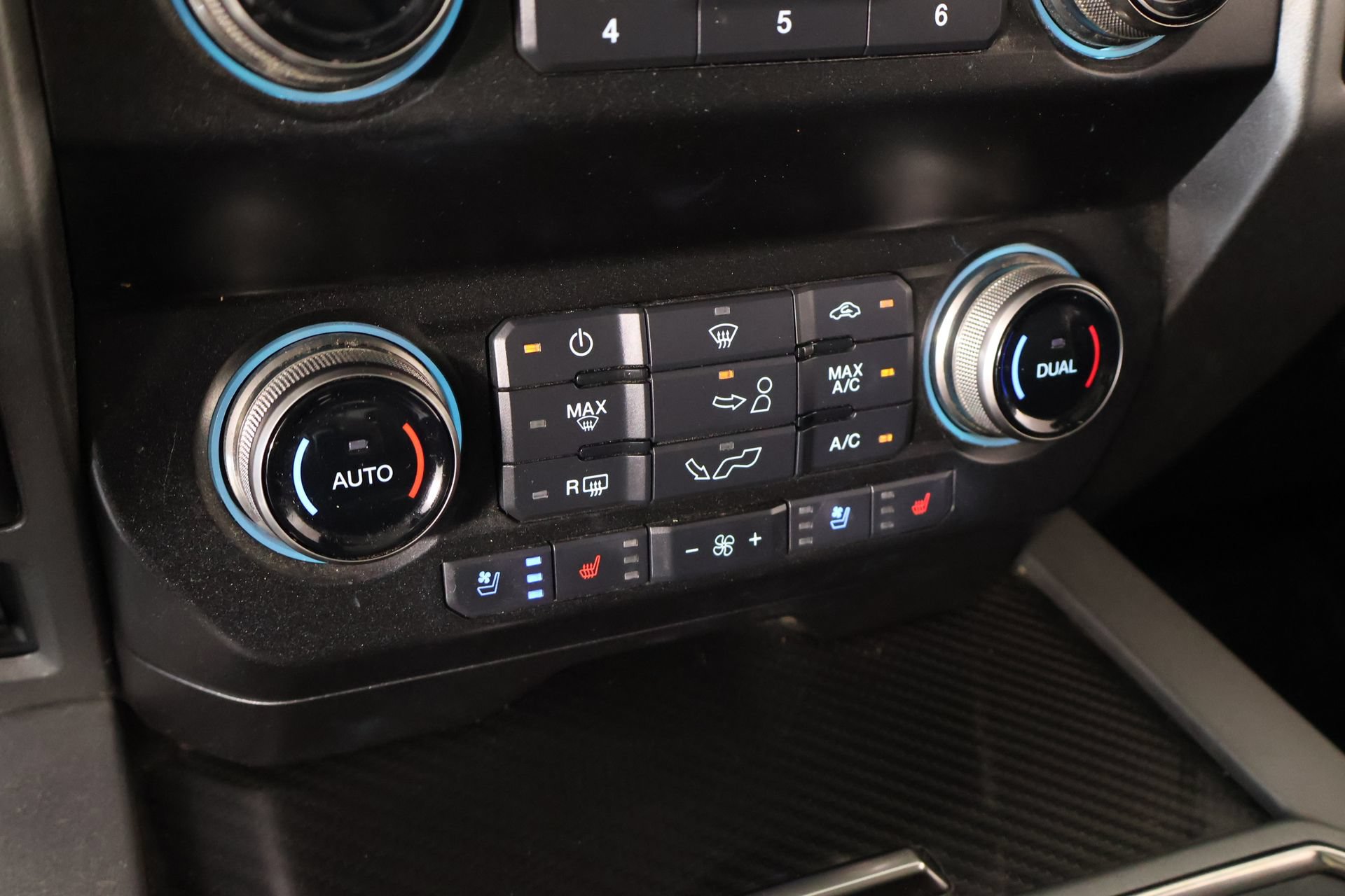 Used 2020 Ford F150 Raptor w/ Equipment Group 802A Luxury AWD/4WD image 9