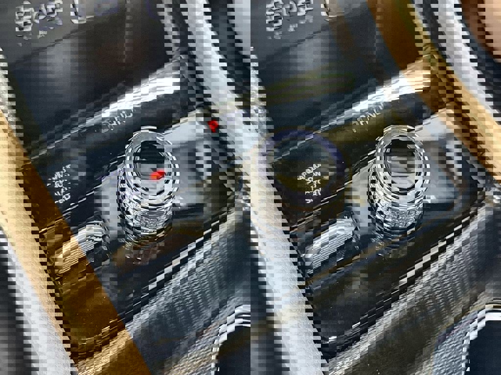 Used 2025 Jeep Grand Cherokee Limited image 23