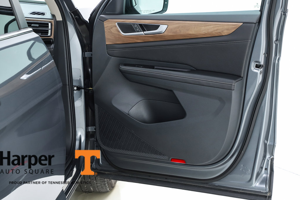 Used 2025 Volkswagen Atlas SE w/ Panoramic Sunroof Package FWD image 72