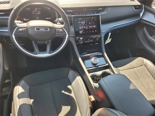 New 2025 Jeep Grand Cherokee Altitude image 10