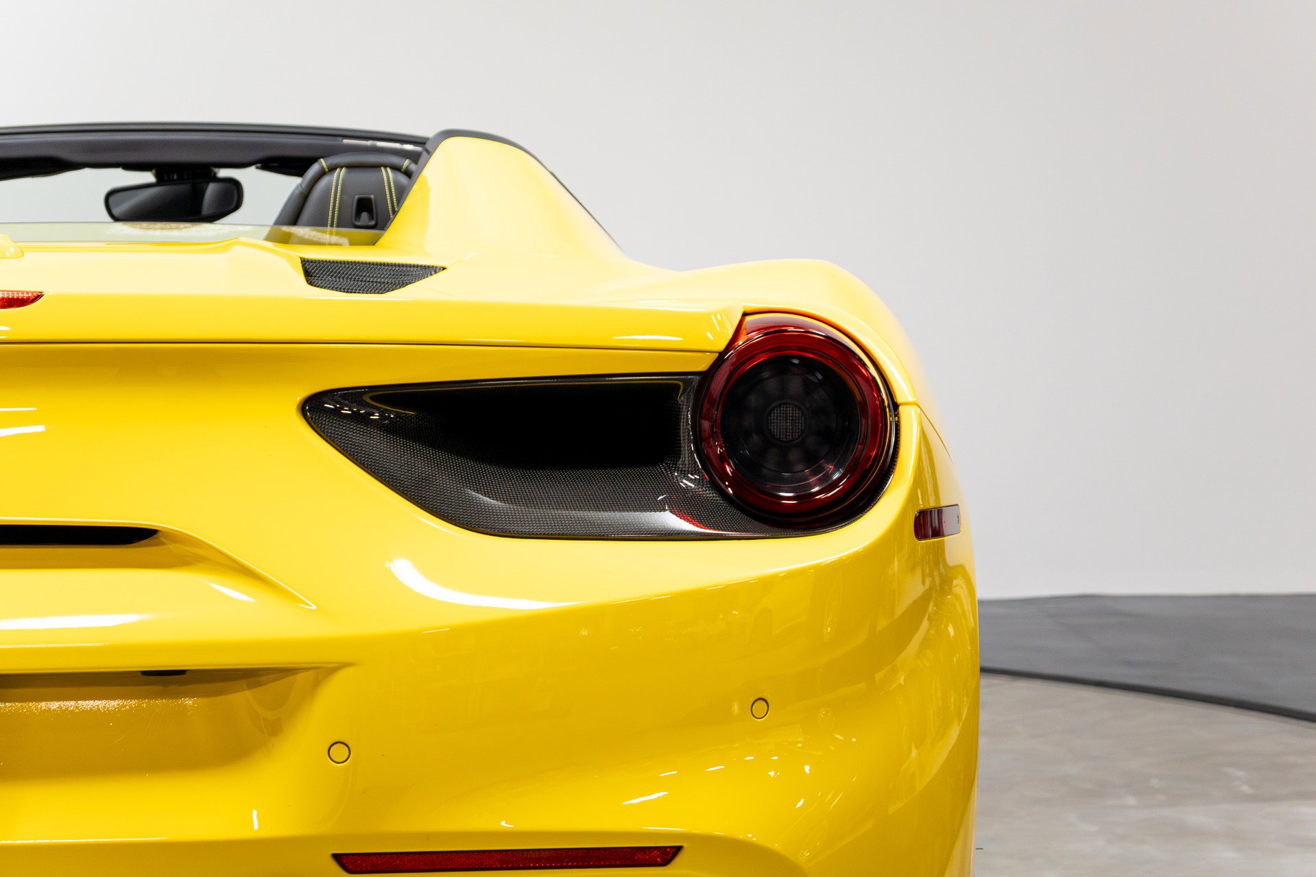 Used 2017 Ferrari 488 Spider image 59