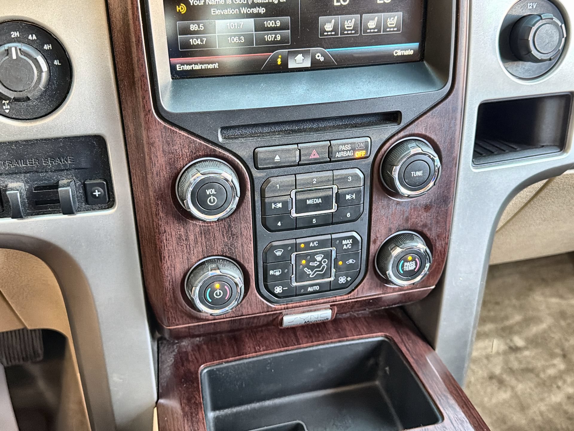 Used 2014 Ford F150 King Ranch w/ King Ranch Luxury Package AWD/4WD image 18