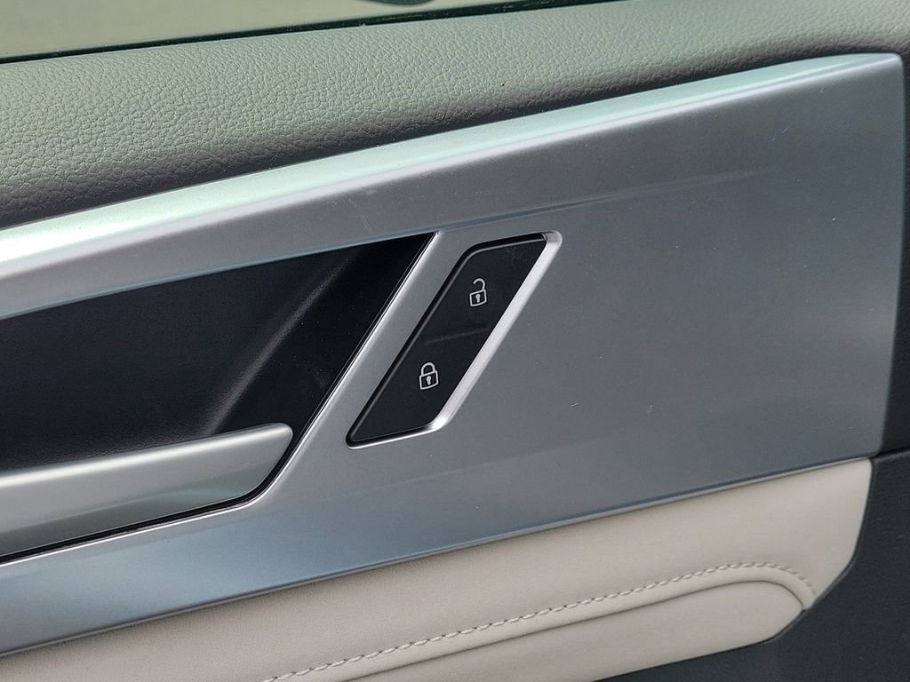 New 2026 Volkswagen Taos SE image 13