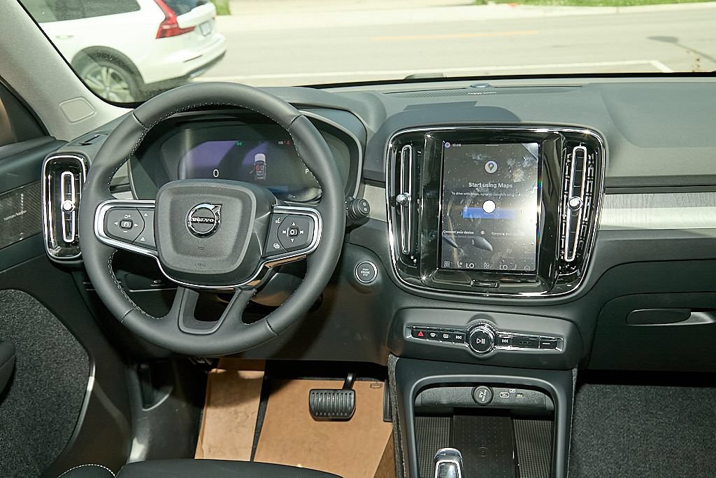 New 2026 Volvo XC40 B5 Plus w/ Climate Package AWD/4WD image 24