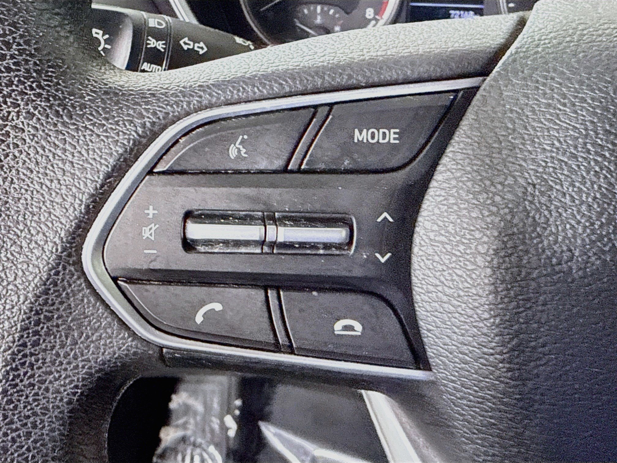 Used 2020 Hyundai Santa Fe SE FWD image 14