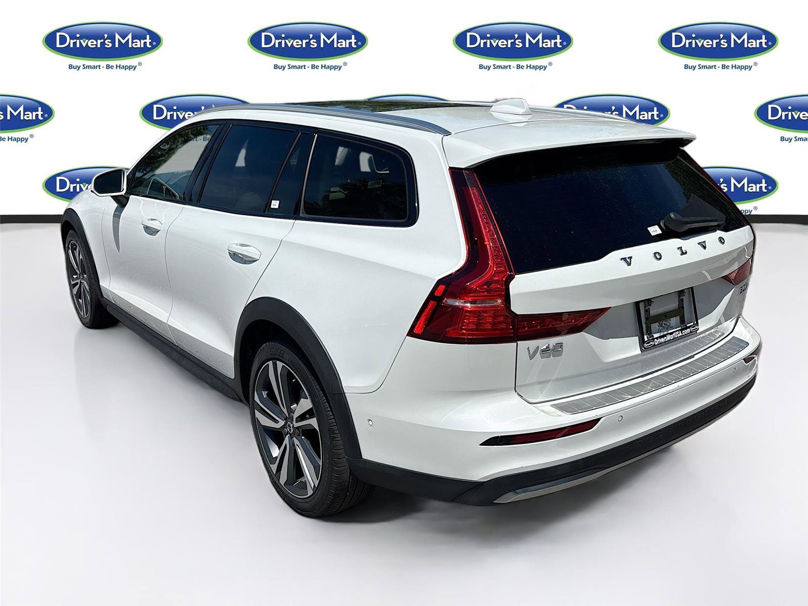 Used 2025 Volvo V60 B5 Cross Country Plus AWD/4WD image 5