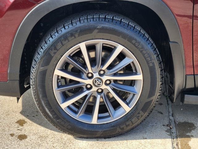 Used 2019 Toyota Highlander XLE image 17