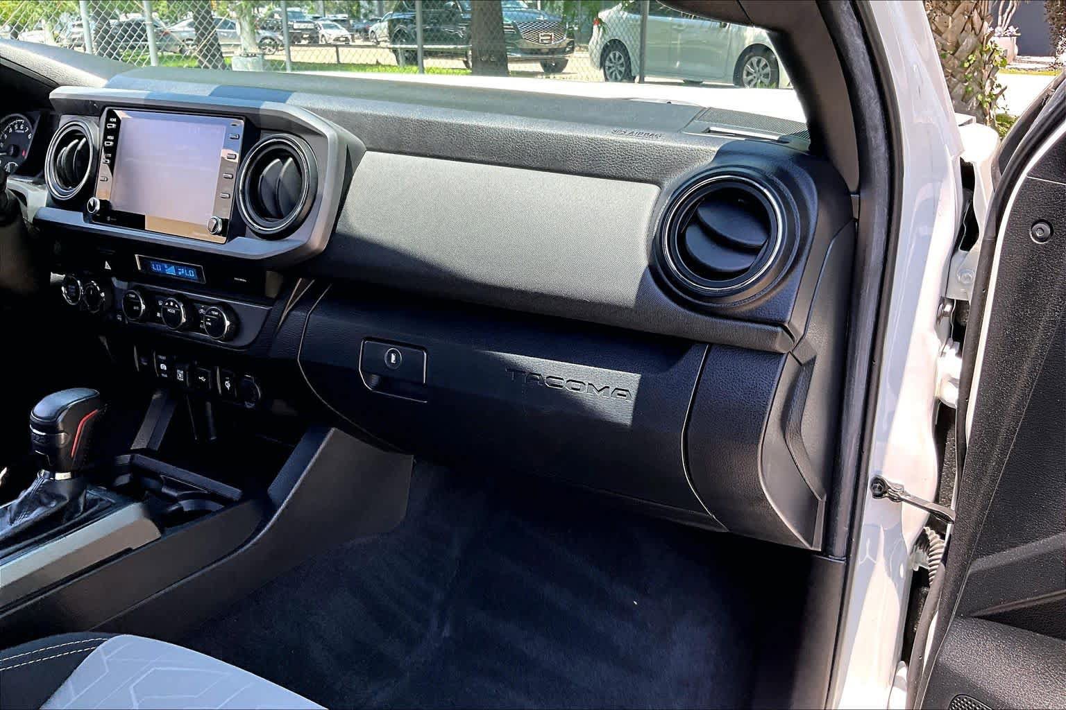 Used 2022 Toyota Tacoma TRD Off-Road AWD/4WD image 17
