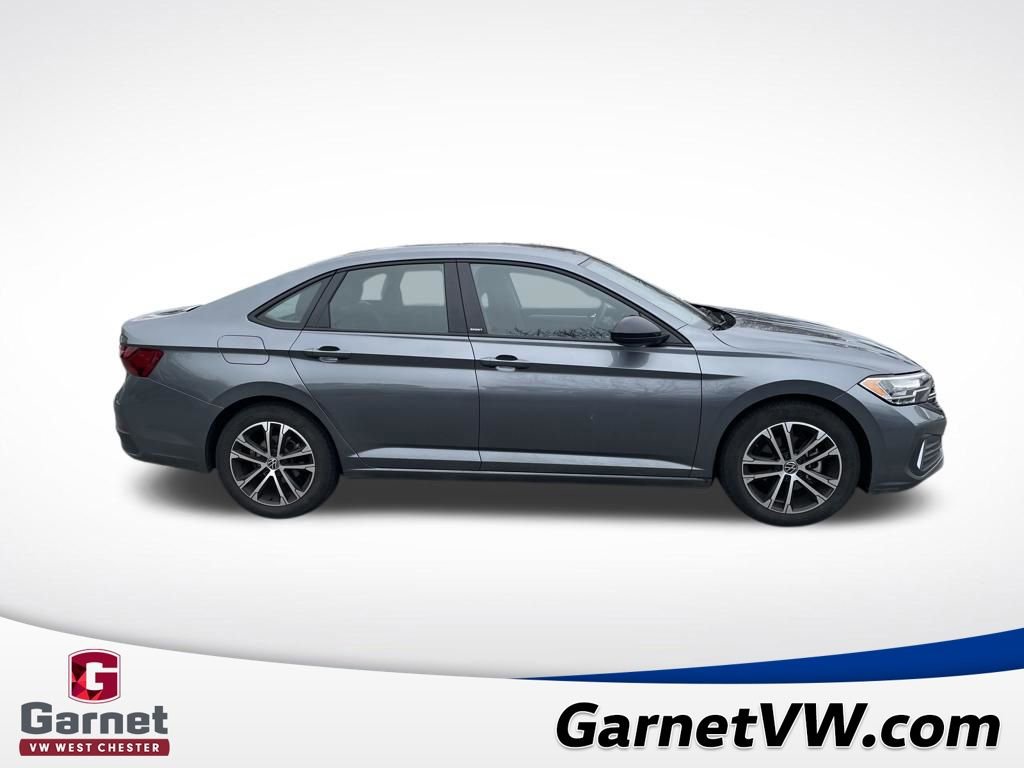 Used 2024 Volkswagen Jetta Sport image 7