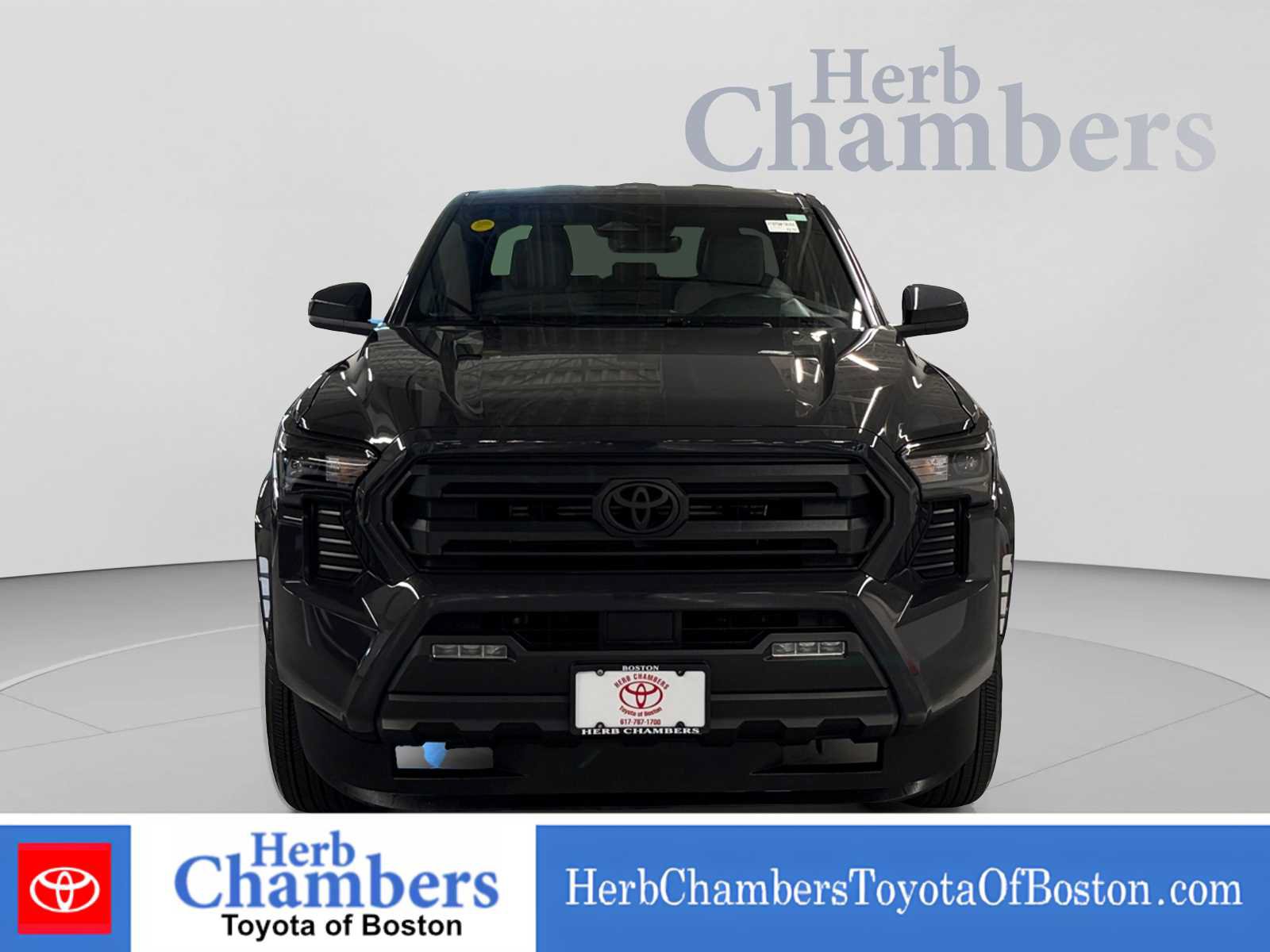 Used 2025 Toyota Tacoma SR5 AWD/4WD image 2