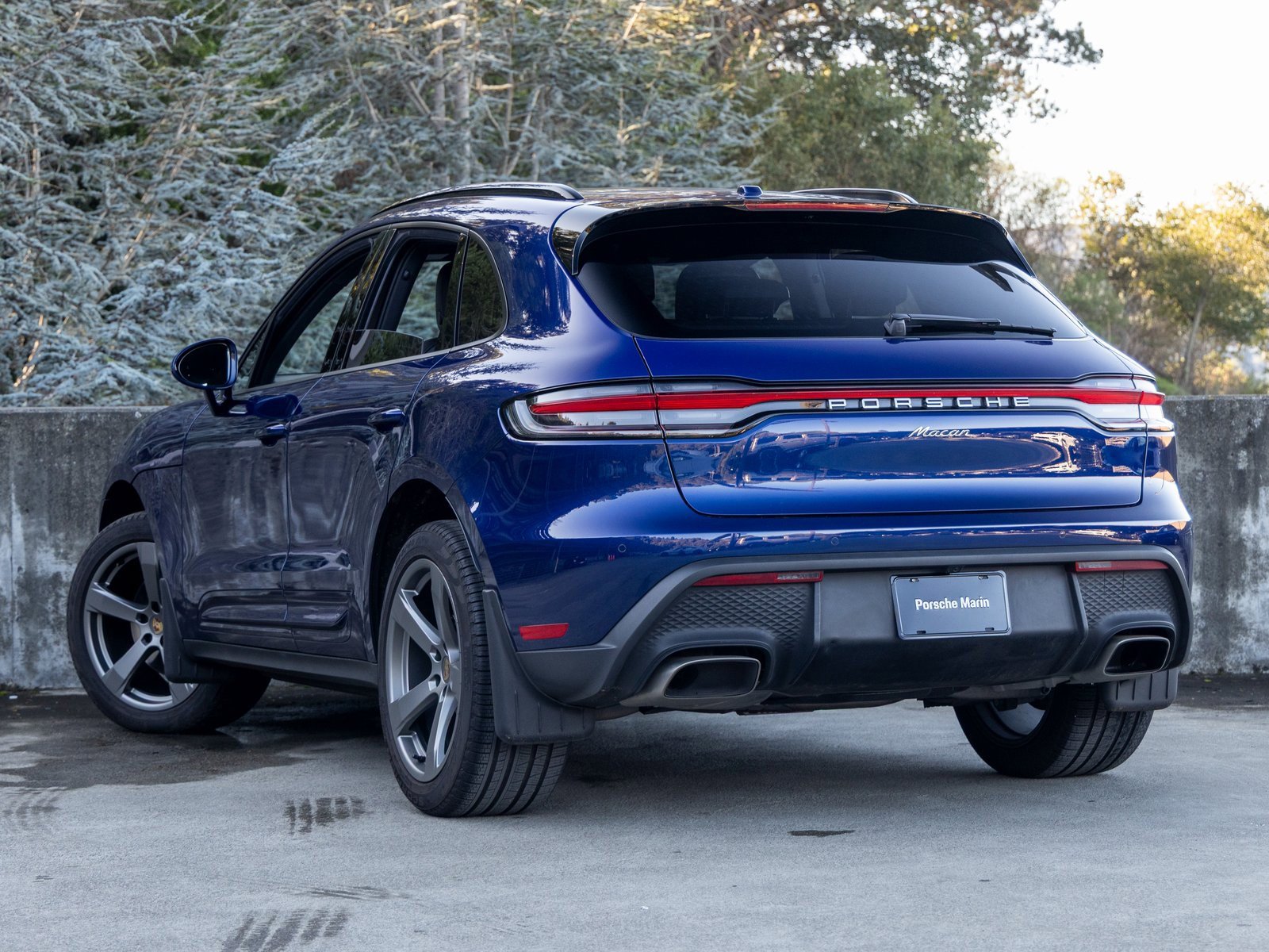 Certified 2024 Porsche Macan image 3