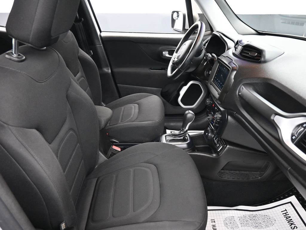 Certified 2020 Jeep Renegade Latitude w/ Cold Weather Group image 19