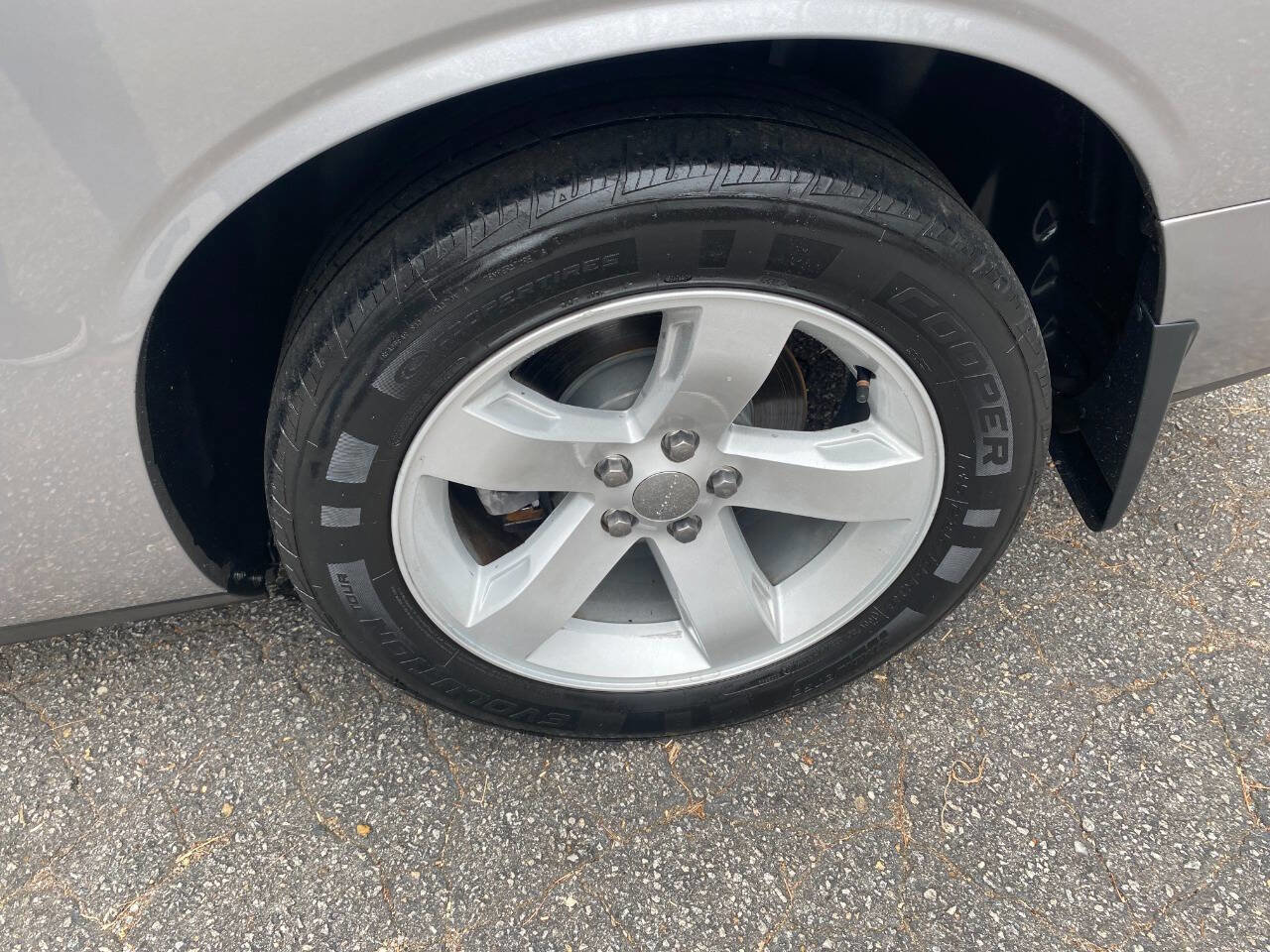 Used 2013 Dodge Challenger SXT RWD image 9