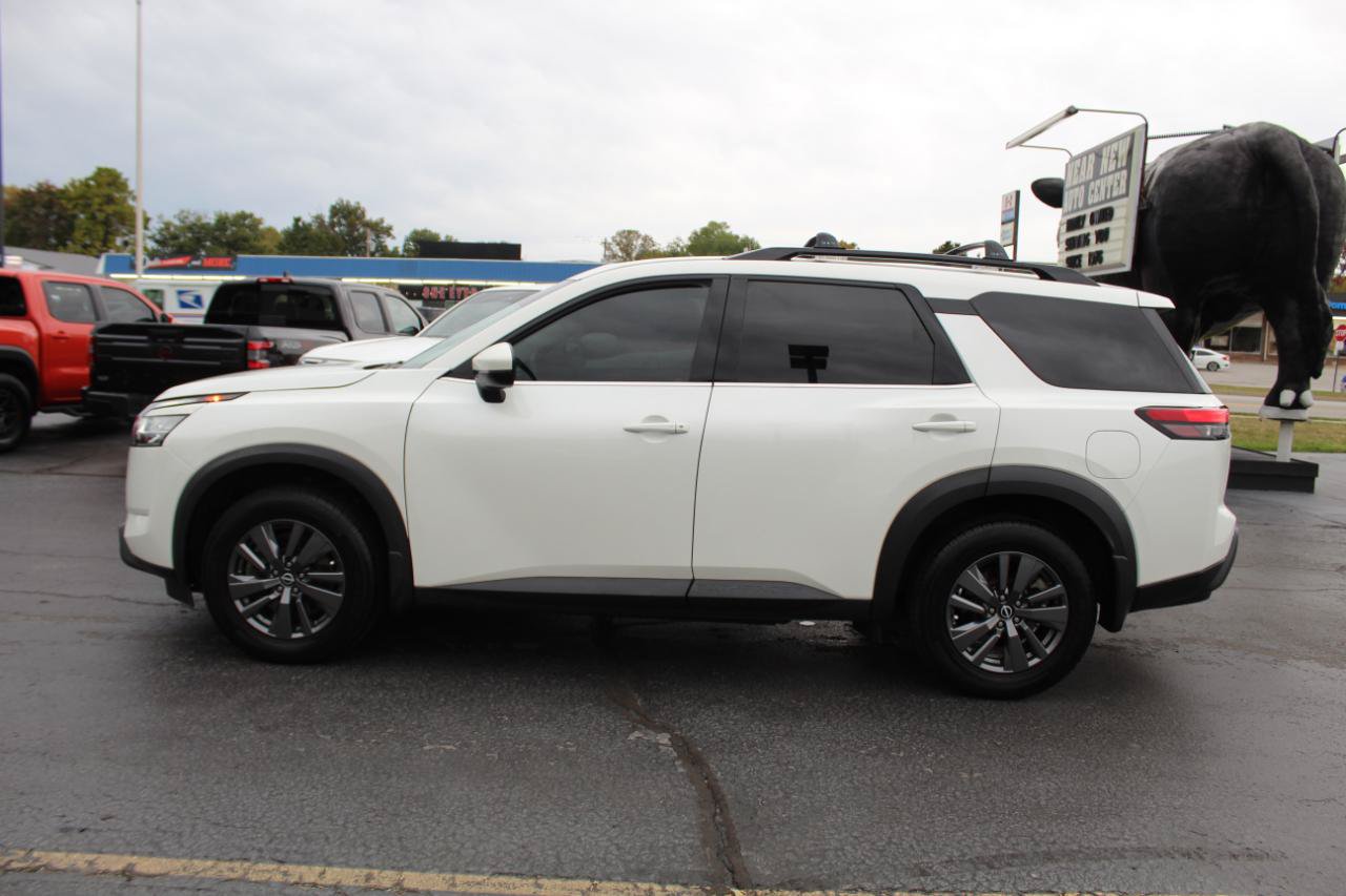 Used 2022 Nissan Pathfinder SV w/ SV Premium Package FWD image 8