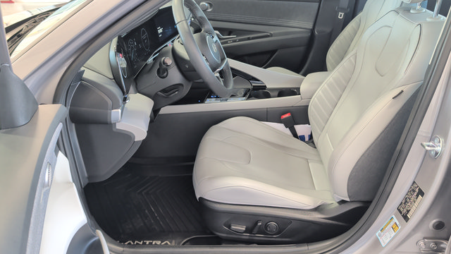 Certified 2025 Hyundai Elantra Limited FWD image 9