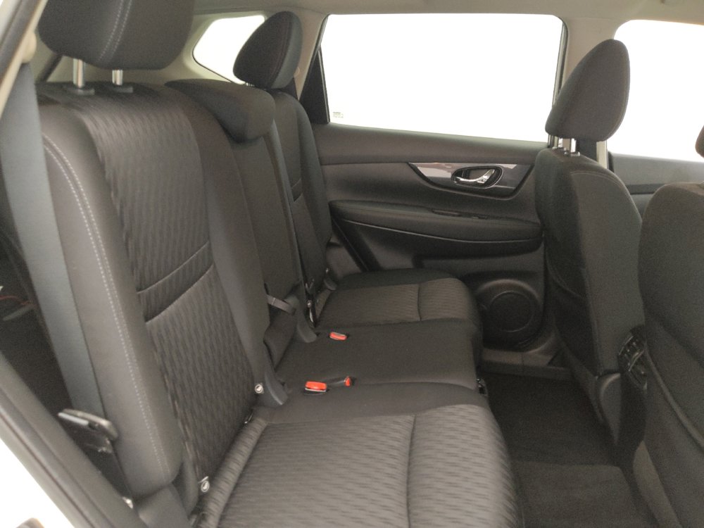 Used 2019 Nissan Rogue SV image 19